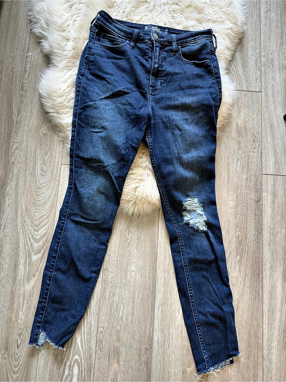 Hollister Ultra High Rise Super Skinny ripped dark indigo jeans - size 29 - Picture 2 of 5